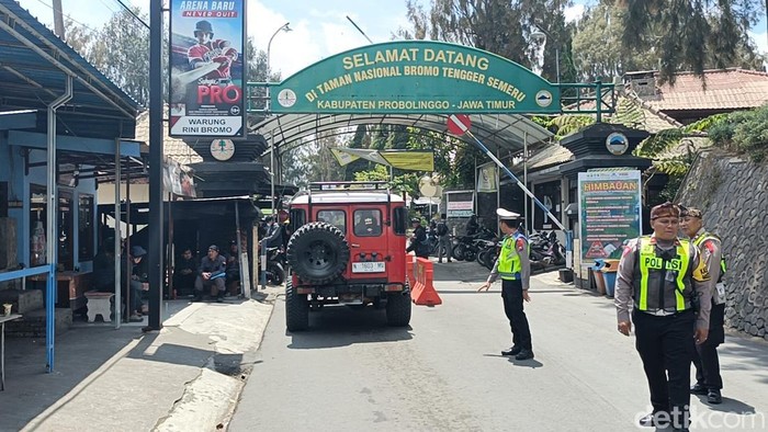 Jurus polisi atasi kemacetan di Bromo saat libur tahun baru