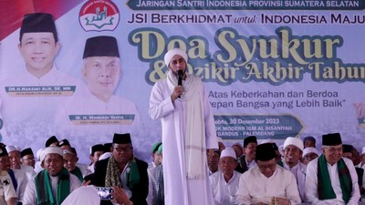 Kala Ribuan Orang Berkumpul Gelar Doa & Zikir Akhir Tahun