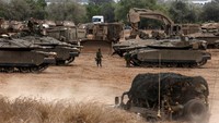Para pejabat pertahanan Israel membeberkan bahwa semua aliran makanan dan listrik ke Gaza akan diputus. Hal ini dilakukan sebagai persiapan untuk pengepungan total. REUTERS/Amir Cohen