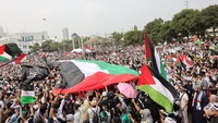 Serangan-serangan itu telah menimbulkan perhatian baru dan memicu protes di seluruh dunia mulai dari, indonesia, Iran, Qatar, Pakistan, Arab Saudi, Turki hingga Afrika Selatan. Di Indonesia warga menggelar aksi bela Palestina di kawasan Masjid Agung Al Azhar, Jakarta.