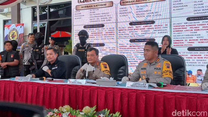 Kapolda Jateng Irjen Ahmad Luthfi memimpin konferensi pers kasus pembunuhan berantai, di Mapolres Wonogiri, Sabtu (30/12/2023).