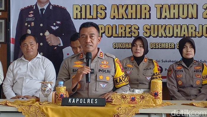 Kapolres Sukoharjo AKBP Sigit, saat konferensi pers di Mapolres Sukoharjo, Sabtu (30/12/2023).