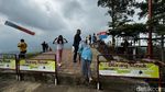 Wisatawan Paralayang di Gunung Banyak Melonjak