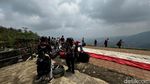 Wisatawan Paralayang di Gunung Banyak Melonjak