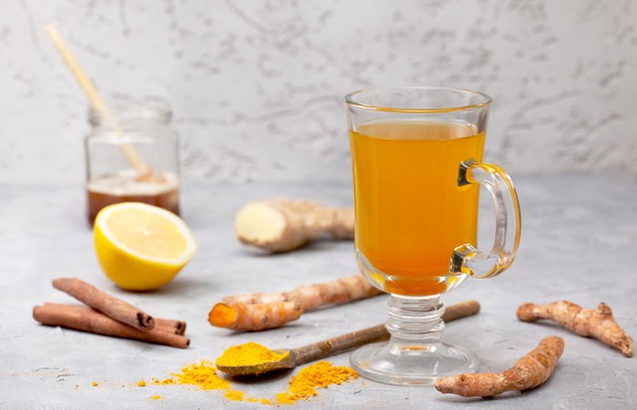 Makan Banyak Saat Liburan? 5 Minuman Ini Cocok untuk Detoks Tubuh