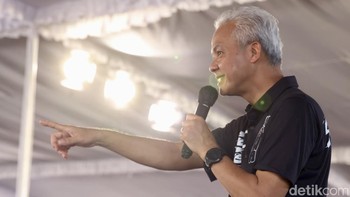 Kala Ganjar Tanya Influencer: Mau Makan Siang Gratis atau Internet Gratis?