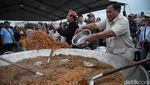 Momen Prabowo Masak Bareng Youtuber Bobon di Cilincing