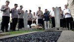 Momen Tabur Bunga di TMP Kalibata untuk Peringati HUT Satpam Nasional Ke-43