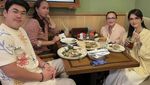 Seru! Mpok Atiek Kulineran Bareng Sahabat hingga Geng Arisan