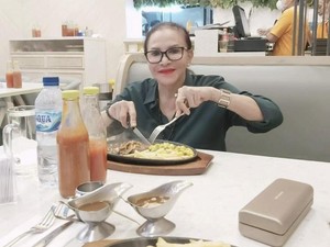 Mpok Atiek 2 Hari Masuk ICU karena Keasyikan Bukber Makan Manis