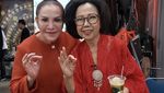 Seru! Mpok Atiek Kulineran Bareng Sahabat hingga Geng Arisan