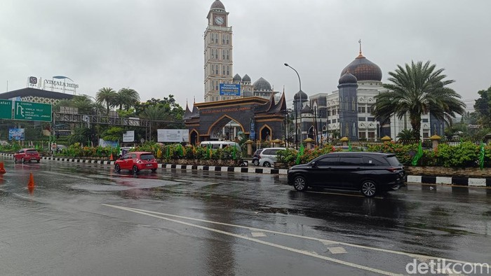 One way di kawasan Puncak, Bogor sudah berakhir. Lalin dibuka kembali dua arah.