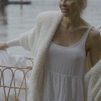 Dia mengaku lebih nyaman dengan kehidupan sederhana dan tenang saat ini. Memikirkan penampilan awet muda sudah tidak ada dipikirannya lagi. “Mengejar awet muda itu sia-sia. Hal yang bisa kita lakukan hanyalah merangkul diri kita saat ini, dan baik-baik saja dengan kehidupan saat ini,” kata Pamela.  Foto: Dok. Instagram