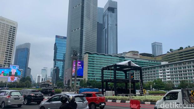 Pemprov DKI Jakarta akan menggelar car free night (CFN) di kawasan Sudirman-Thamrin pada malam tahun bar. Begini suasana Sabtu (30/12/2023) sore (Mulia Budi/detikcom)