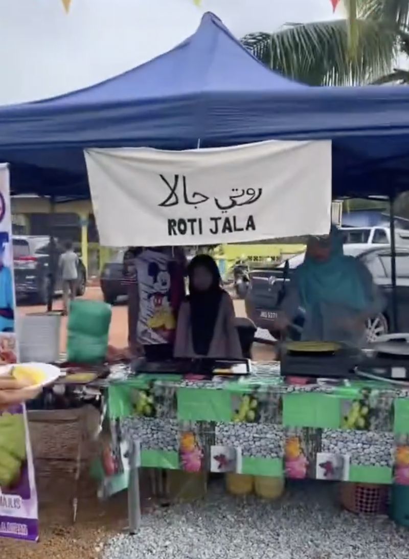 Makanan yang disajikan pada pesta pernikahan ini mirip dengan bazar makanan