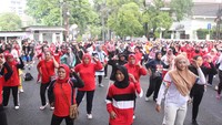 Kegiatan tersebut diinisiasi relawan yang tergabung dalam Jaringan Kerja Akar Rumput Bersama Ganjar (Jangkar Baja), Konco Rambut Putih (Krapu) dan didukung penuh Ketua TPD Ganjar-Mahfud Provinsi DKI Jakarta Prasetyo Edi Marsudi.