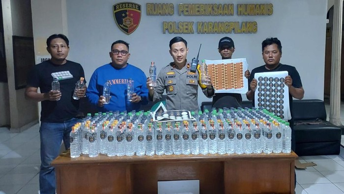 Razia miras jelang tahun baru di Karangpilang Surabaya