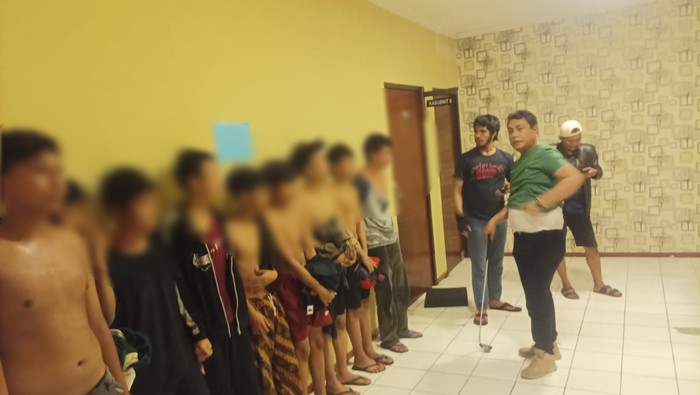 Sembilan pelajar terlibat tawuran di Tebet, Jakarta Selatan diamankan polisi.