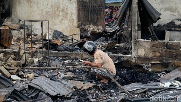 Penampakan Ruko-Rumdin Korem Dibakar Pengantar Jenazah Lukas Enembe