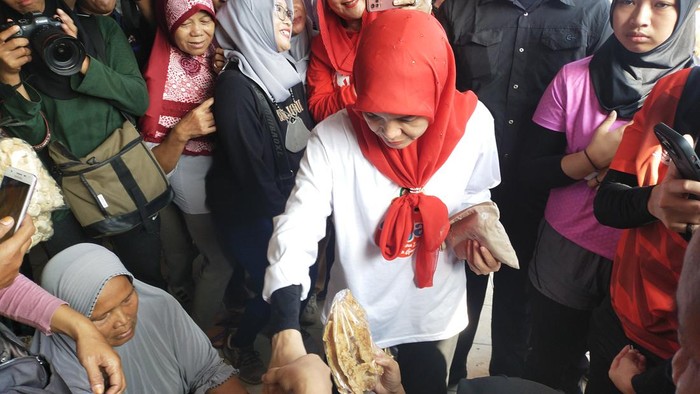 Siti Atikoh blusukan ke pasar di Semarang