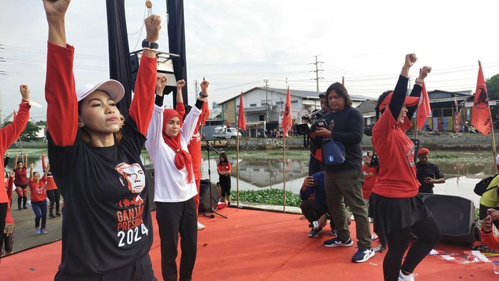 Siti Atikoh di Acara Semarang