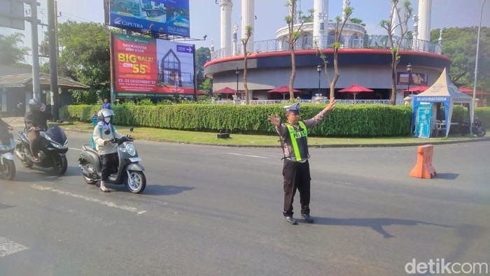 Suasana di perempatan Taman Dayu Pasuruan