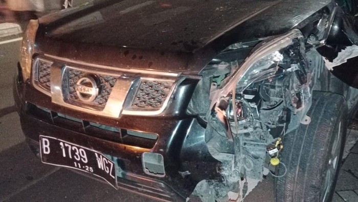 Tabrakan mobil vs motor di Jalan Radio Dalam, Kebayoran Baru, Jakarta Selatan