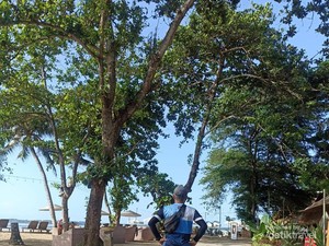 Asyiknya Jalan-jalan Santai di Pantai Sanur