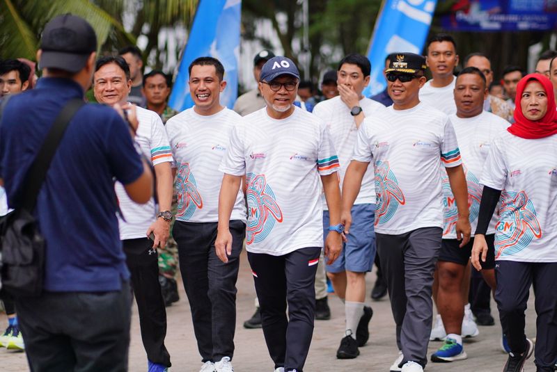 Zulhas Buka Kebumen Beach Marathon