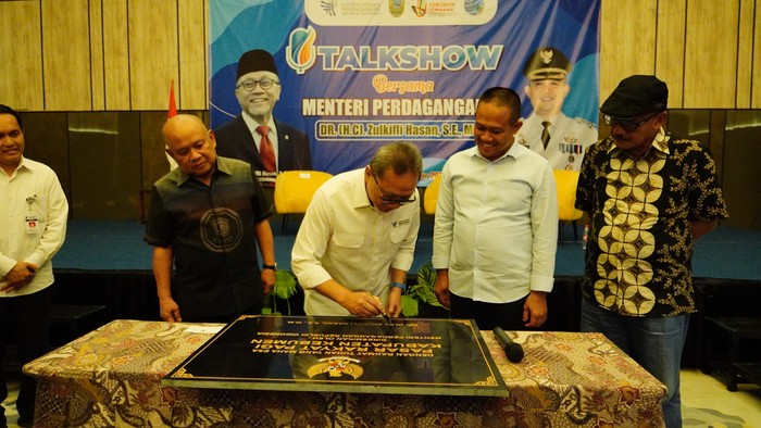Zulhas Resmikan Pasar Pagi