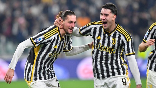Soccer Football - Serie A - Juventus v AS Roma - Allianz Stadium, Turin, Italy - December 30, 2023  Juventus Adrien Rabiot celebrates scoring their first goal with Dusan Vlahovic REUTERS/Massimo Pinca