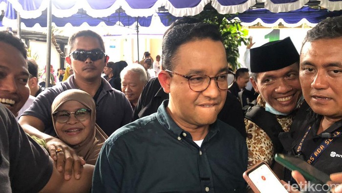 Anies Baswedan menghadiri acara reuni SMA di Jogja, Minggu (31/12/2023).