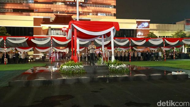 Apel pengamanan malam tahun baru 2024 di Polda Jatim.