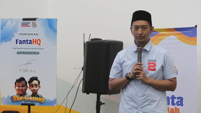 Tim Kampanye Nasional Pemilih Muda (TKN Fanta) Prabowo-Gibran yang dipimpin Komandan TKN Fanta Arief Rosyid Hasan menggelar acara doa bersama di malam pergantian tahun di Kawasan Menteng, Jakarta, Minggu (31/12/2023).