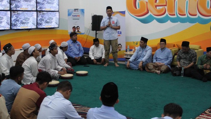 Doa Bersama Jelang Pergantian Tahun Tim Kampanye Nasional Pemilih Muda (TKN Fanta) Prabowo-Gibran yang dipimpin Komandan TKN Fanta Arief Rosyid Hasan menggelar acara doa bersama di malam pergantian tahun di Kawasan Menteng, Jakarta, Minggu (31/12/2023).