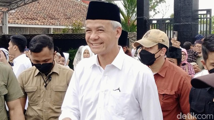 Ganjar Pranowo mengunjungi Ponpes An-Nawawi Berjan, Gebang, Purworejo, Minggu (31/12/2023).