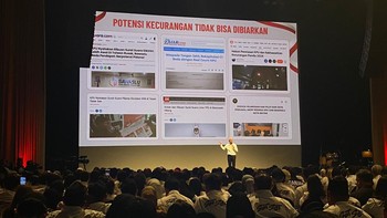 Satire Ganjar Ajak Pendukung untuk Kampanye Sistematis Seperti Putusan MK