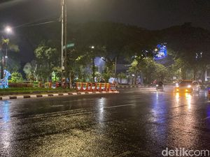 Hujan Basahi sebagian Wilayah Surabaya Jelang Pergantian Tahun Baru 2024