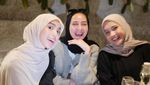Keseruan Ira Nandha saat Ngopi Cantik di Kafe Estetik
