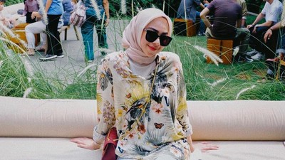 Keseruan Ira Nandha saat Ngopi Cantik di Kafe Estetik