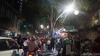 Kemacetan di Jalan Tunjungan tidak terhindarkan saat malam pergantian tahun.