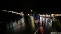 Situasi jalur Puncak di perbatasan Cianjur-Bogor nampak lengang jelang malam pergantian tahun. Car free night dilaksanakan pada pukul 21.00 WIB-01.00 WIB. Tidak ada kendaraan di Jl Raya Puncak selama car free night dilaksanakan. Ikbal Selamet/detikJabar
