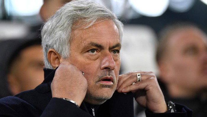 Soccer Football - Serie A - Juventus v AS Roma - Allianz Stadium, Turin, Italy - December 30, 2023  AS Roma coach Jose Mourinho REUTERS/Massimo Pinca
