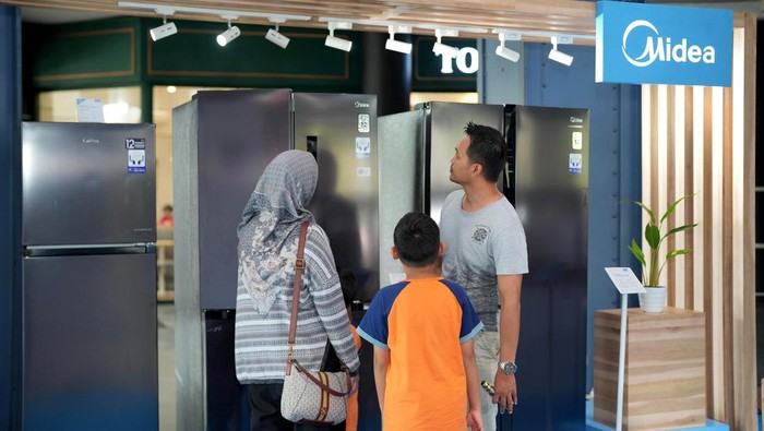 Kampanye untuk Konsumen Midea for My Dear Menutup tahun 2023, Midea menggelar campaign bertajuk Midea for My Dear yang menjadi rangkaian selama sebulan penuh serempak di seluruh Indonesia.