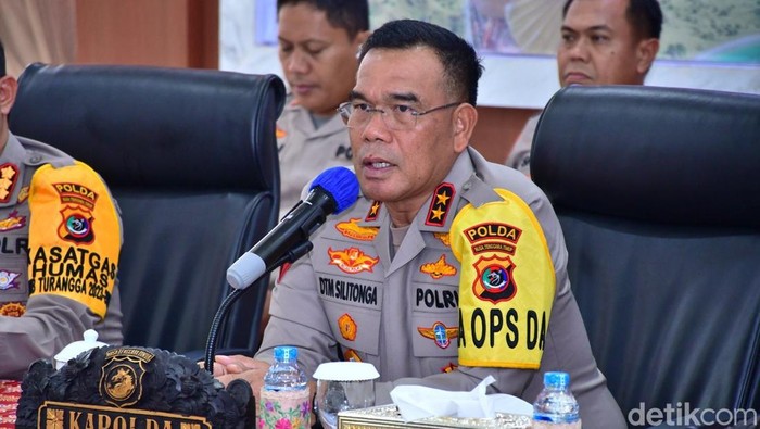 Kapolda NTT Irjen Daniel Tahi Monang Silitonga saat menyampaikan rilis akhir tahun di Mapolda NTT.