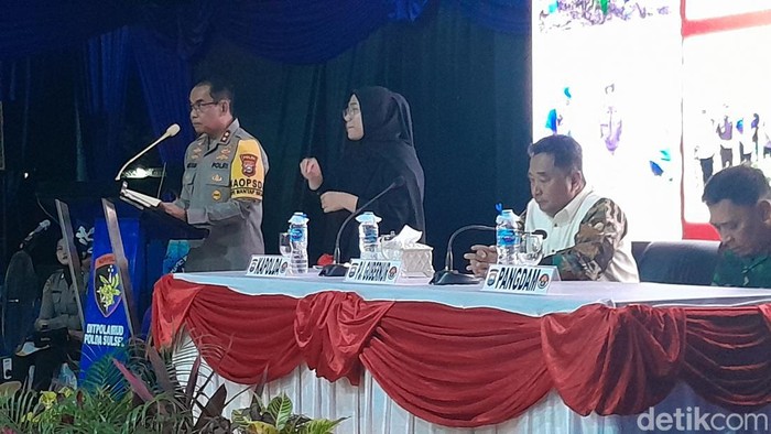 Kapolda Sulsel Irjen Andi Rian R Djajadi saat rilis akhir tahun di Dipolairud Polda Sulsel, Minggu (31/12/2023).