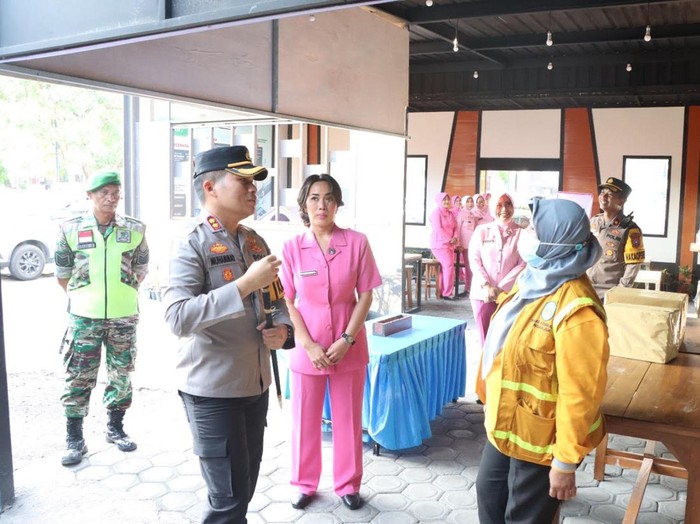 Satlantas Polres Nganjuk meningkatkan pemantauan jalur arah Simpang Mengkreng Kediri dan ke arah obyek wisata Sedudo. Titik-titik rawan kepadatan lalu lintas.