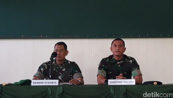 Komandan Kodim 0724/Boyolali, Letkol (Inf) Wiweko Wulang Widodo menggelar jumpa pers terkait pengeroyokan yang dilakukan oleh oknum TNI, Minggu (31/12/2023).