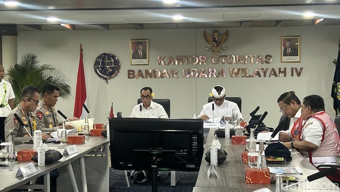 Menhub Budi rapat koordinasi dengan Pj Gubernur Bali Sang Made Mahendra Jaya dan Kapolda Bali Irjen Ida Bagus Kd Putra Narendra serta jajaran Dishub dan otoritas Bandara I Gusti Ngurah Rai.