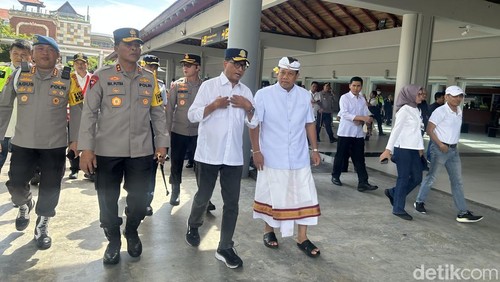 Menteri Perhubungan (Menhub) Budi Karya Sumadi tiba di Bali. (Kadek/detikcom)